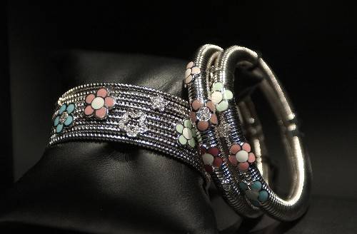 Bijoux mette in mostra il bello da indossare: gioielli e accessori